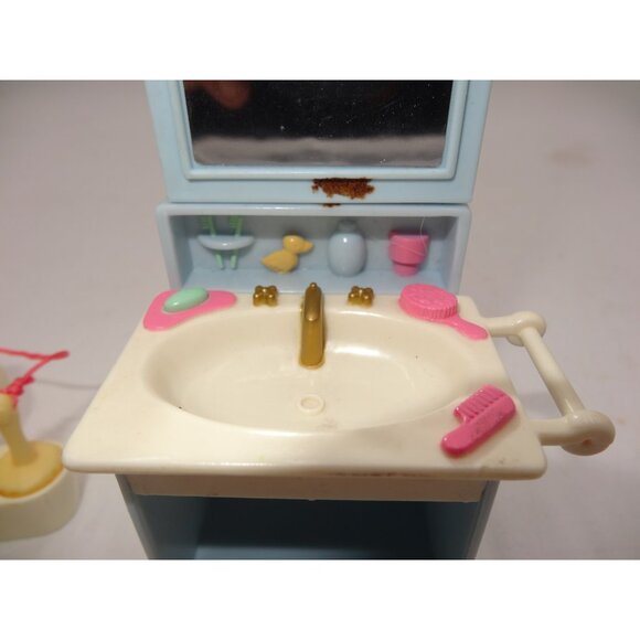 Fisher Price Loving Family Dollhouse Bathroom Lot Toilet and Vanity Sink 2002 - Picture 4 of 11